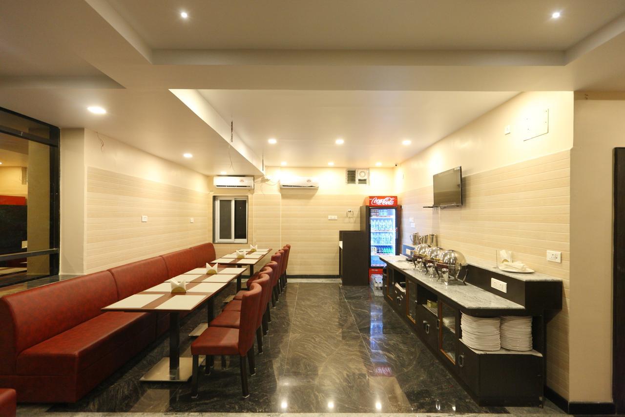 Oyo 15115 Hotel Ramcharan Residency Tirupati Kültér fotó